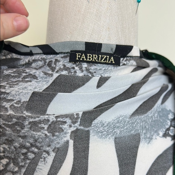 Fitted Black and White Bell Sleeve Blouse - Picture 11 of 12